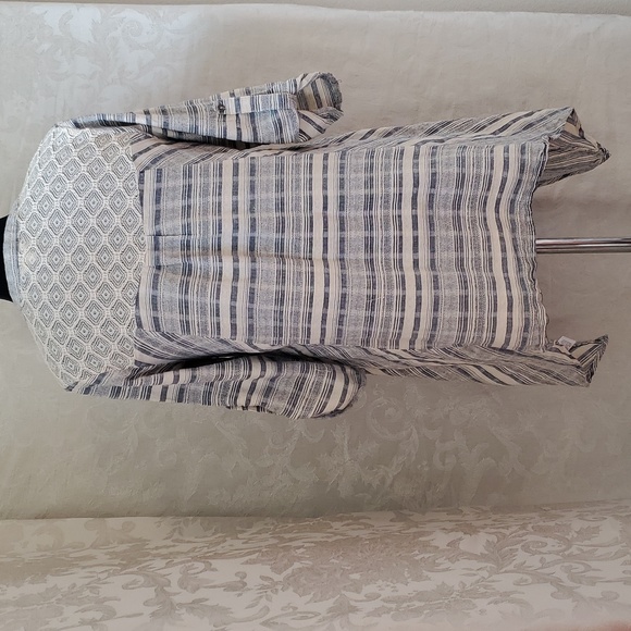 SZ. MEDIUM WOMAN'S UMGEE TOP - Picture 2 of 7